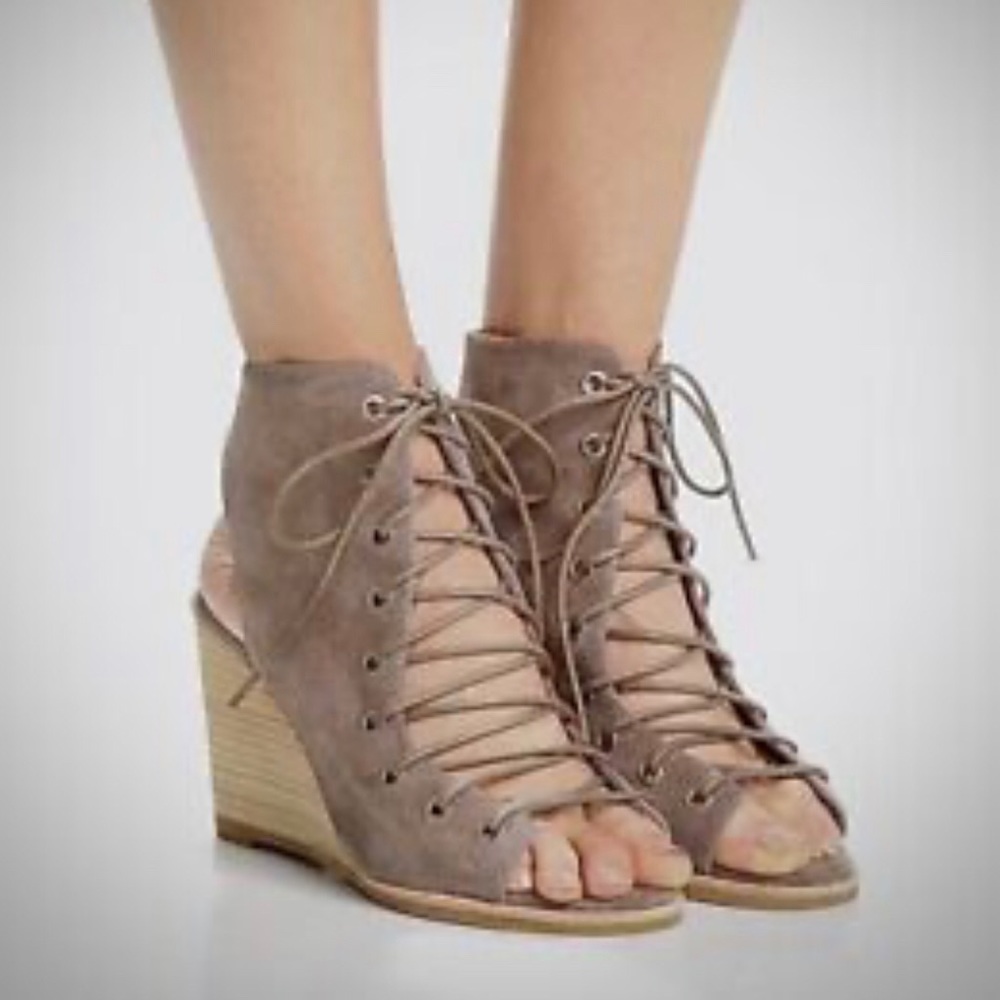 Jeffrey Campbell ‘CORALYN’ shoe, size 7.